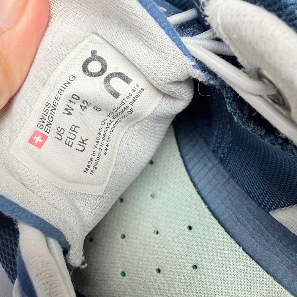 On Cloud 5 Running Shoes Womens 10 Denim Blue White Speed Laces Sneakers  FLAWED - Picture 4 of 10